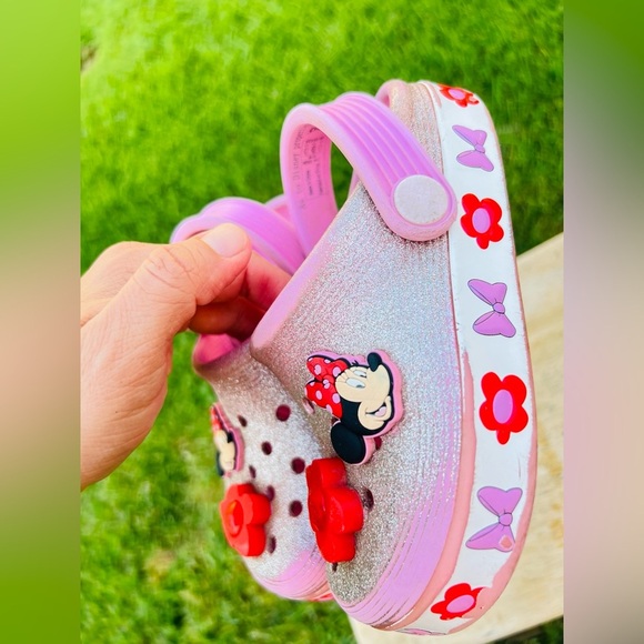 Crocs Minnie Mouse kids with charming 
One light up C-10 - Picture 2 of 8
